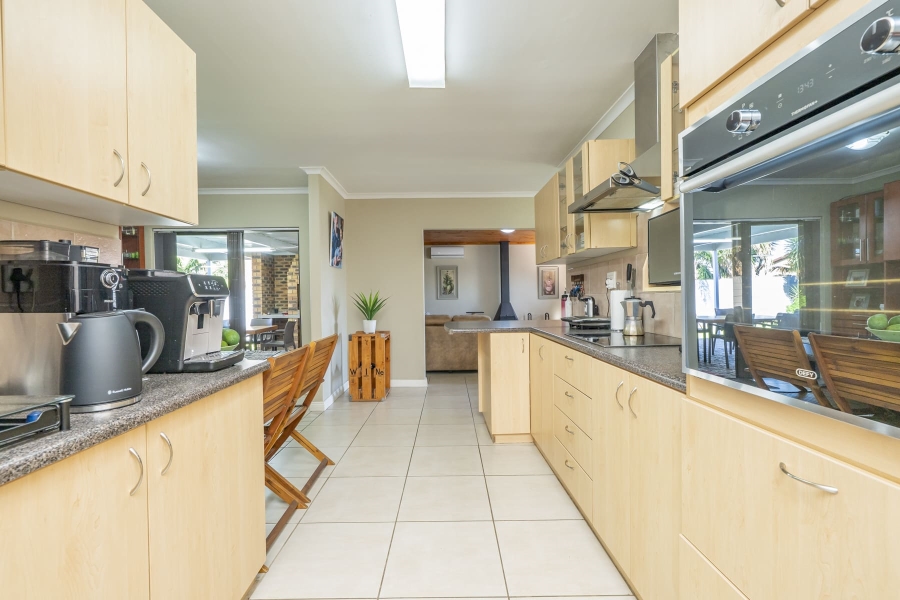 5 Bedroom Property for Sale in De Oude Spruit Western Cape